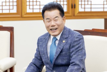 [민선8기 1년] 배한철 경북도의회 의장 "서민경제 안정에 집중"