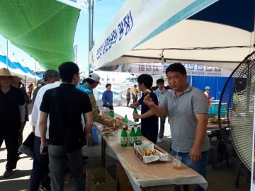 - 은어축제“법전면민의 날”은어잡고, 장구치고.