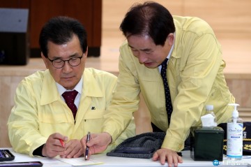 이시종 지사, 우한 귀국 교민 수용 반대 현장 찾아 주민들과 대화