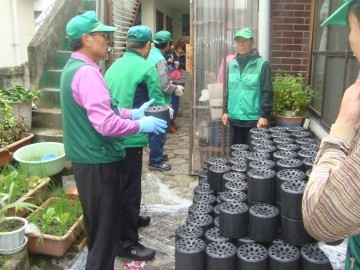 하이트진로 청주공장 진로노동조합원 연탄 1,000장 전달 