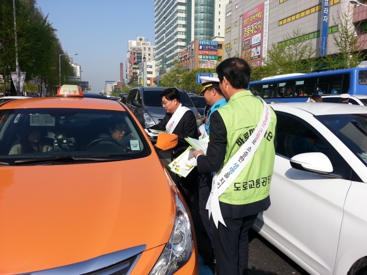 권선택 대전시장, 무단횡단 사고를 줄입시다!