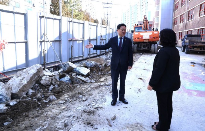 강문성 전남도의원, 문수동 통학로·청소년 문화환경 개선 현장 점검 