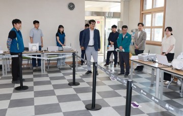 이상익 함평군수, 사전투표소 현장 점검 나서 