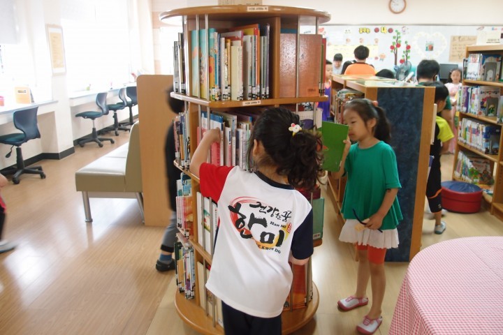 쑥쑥 꿈이 자라는 느티나무 도서관