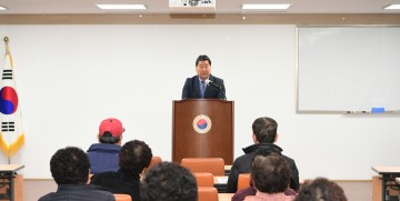  김명국 고령군의회 의장,  노인대학 특강 진행