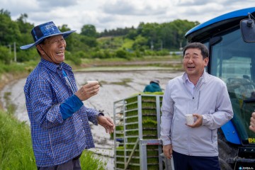 증평군, ‘사람 중심 농정’ 본격 실현… 농번기 현장서 농민과 소통