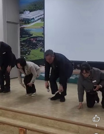 [사설]공직의 품격은 연출이 아니라 태도…‘큰절 정치’ 배후는 "고소‧고발 연대"