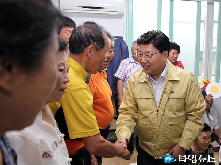 권선택 대전시장, 어르신들 덥지는 않으신가요?