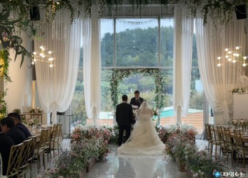 포항시, ‘나만의 특별한 작은결혼식’호응 지속… 올해 다섯 번째 예식 열려
