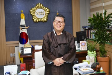  2020 설 명절 인사말 전하는 김세운 김천시의회 의장