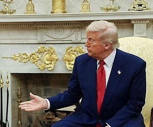 트럼프 "상호관세 일시유예 검토 안 해…많은 국가가 협상 애원"