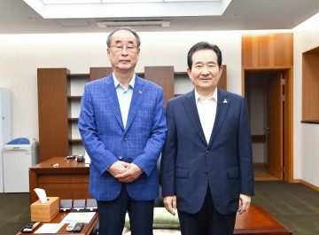 장세용 구미시장, 정세균 총리 만나 지역 현안 직접 건의