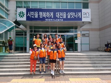 사랑의 사다리 밴드, 5백분의 어르신들께 점심 급식봉사