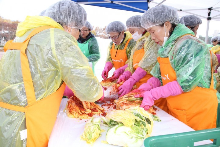 마포구, 추위 녹이는 사랑의 김장 물결