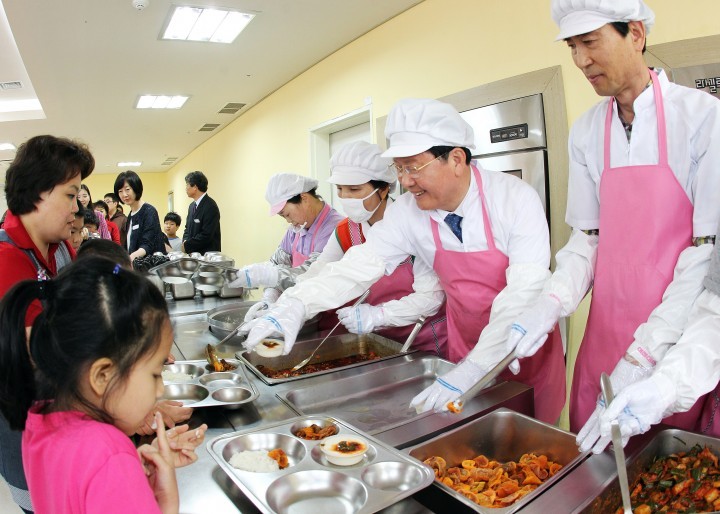 장종태 서구청장, 배식봉사