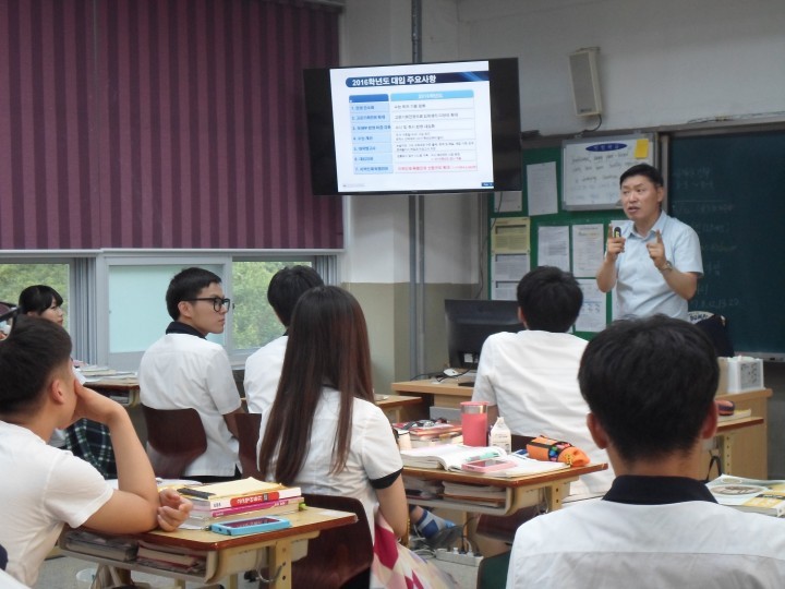  맞춤형 대입정보 듣고 1:1 진학 상담해요  