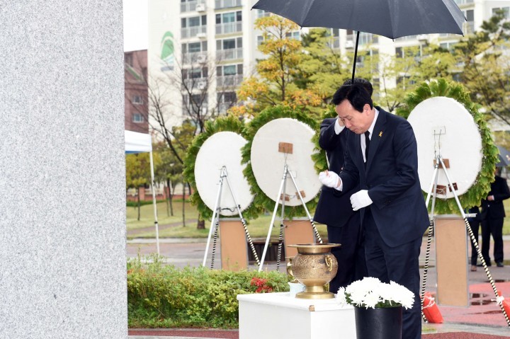 목포시, 제55주년 4.19혁명 기념비 참배식 거행