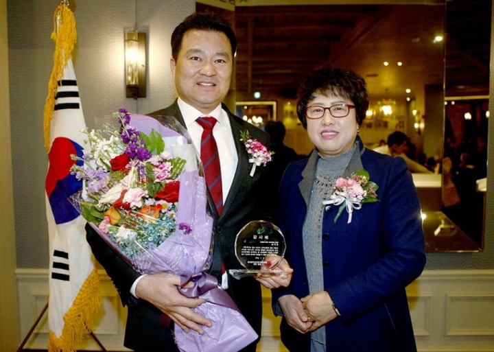 대전시의회 송대윤 의원, 교육복지에 대한 기여의 공으로 감사패 받아!