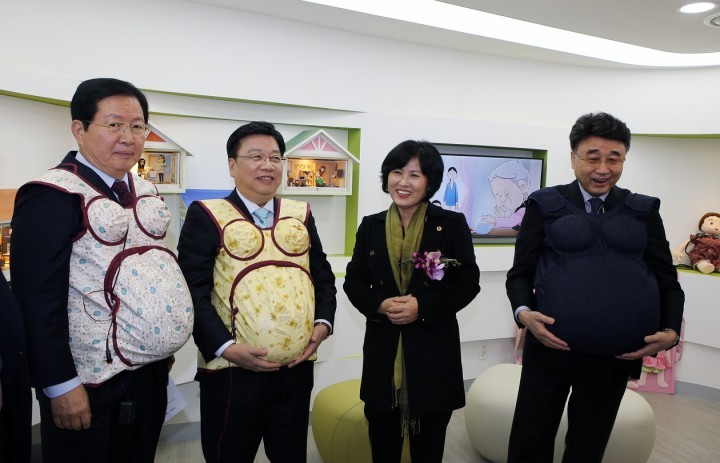 권선택 대전시장·장종태 서구청장, 임산부 체험중!