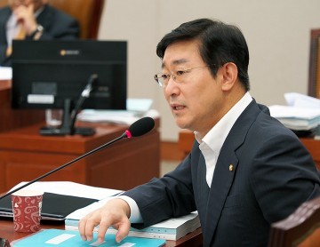박범계 의원, “우병우 靑 민정수석, 수사 자청해서 진실 밝혀라”