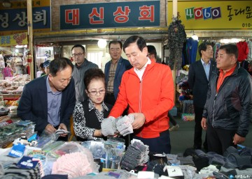  KB국민은행·기아대책본부, 전통시장 사랑나눔 행사 열려