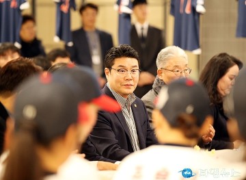 소프트볼팀 창단식에 참석한 정명국 대전시의회 의원