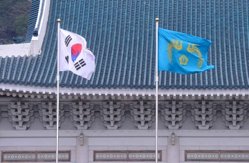 '용산 시대' 저물고 다시 '청와대'로… 29일 0시, 봉황기 깃발 바뀐다