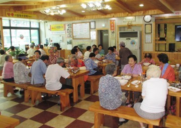 청주 성화개신죽림동 “개신옥” 식당 어르신 200여명 점심 대접