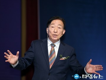 ‘2023 대전미래교육박람회’에서 강연하는 설동호 대전시교육감