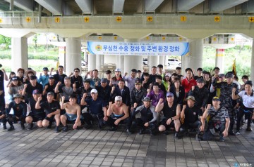 특수임무유공자회 충청북도지부 무심천 수중정화활동 및 주변 환경 정화  실시