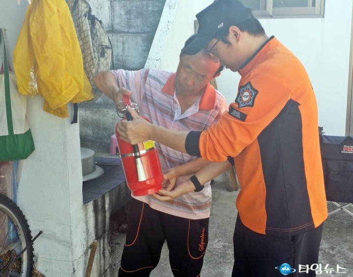 순천소방서, 사회취약계층에 사랑의 소화기 전달