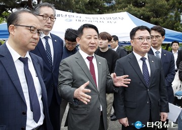 ‘충청권 CTX’ 현장점검에서 건의하는 서철모 서구청장