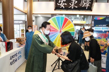 권기창 안동시장, 기차역·버스터미널에서 추석 귀성객 맞아