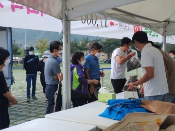 드라이브스루 통한 판매전 하는 2021 천안호두축제
