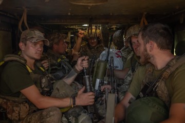 우크라 남성 수만명 징병 피해 잠적 '참호에서 죽기싫어'…