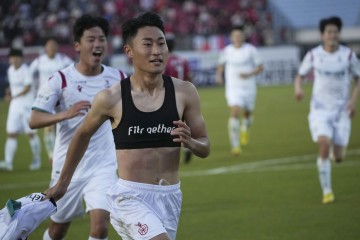 대전하나시티즌, ‘중원의 핵심’ 미드필더 이진현과 재계약