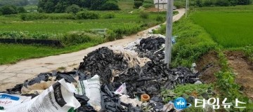 [현장취재]예천군,영농폐비닐로 얼룩지는 '청정예천' 어떻게 해야하나?