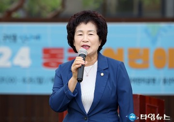 물놀이장 개장식에서 인사말 하는 오관영 동구의회 의장