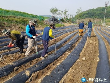 무공봉사회, 고령 농가에 생산적 봉사활동 실시