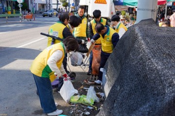 광주 말바우시장·월곡시장서 봄맞이 환경정화 활동…1250L 쓰레기 수거 