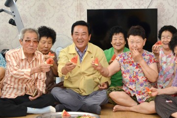 김문오 군수, 무더위 쉼터 점검 