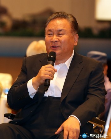 인사말 하는 이상민 의원