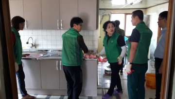 용유동새마을회 독거노인 집 고쳐주기 봉사활동 전개