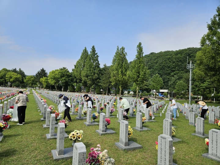 대전문화재단, 국립대전현충원 묘역정비 활동 펼쳐