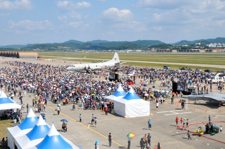 볼거리와 체험거리가 가득한 항공우주축제 개막