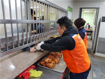 사랑의 사다리 밴드, ‘바베큐 통닭’으로 사랑을 전하다!