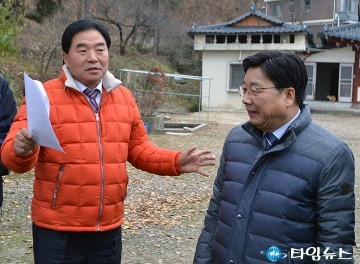 박수범 대덕구청장, 권선택 시장에게 효자지구 설명!