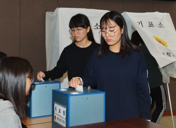 충남도의회, 예산여중 학생 대상 청소년의회 교실 열어