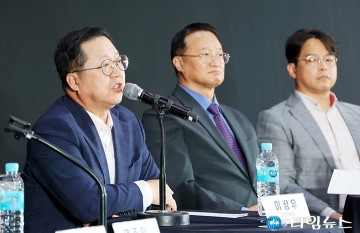 첨단산업 기업 육성 의지 밝히는 이장우 대전시장