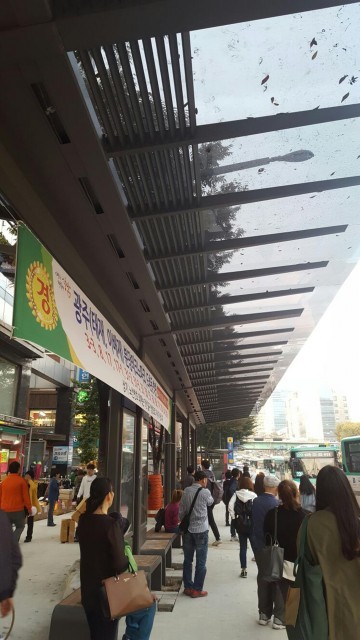 하루 10만명 유동 인구…모란역 버스정류장 시설 개선